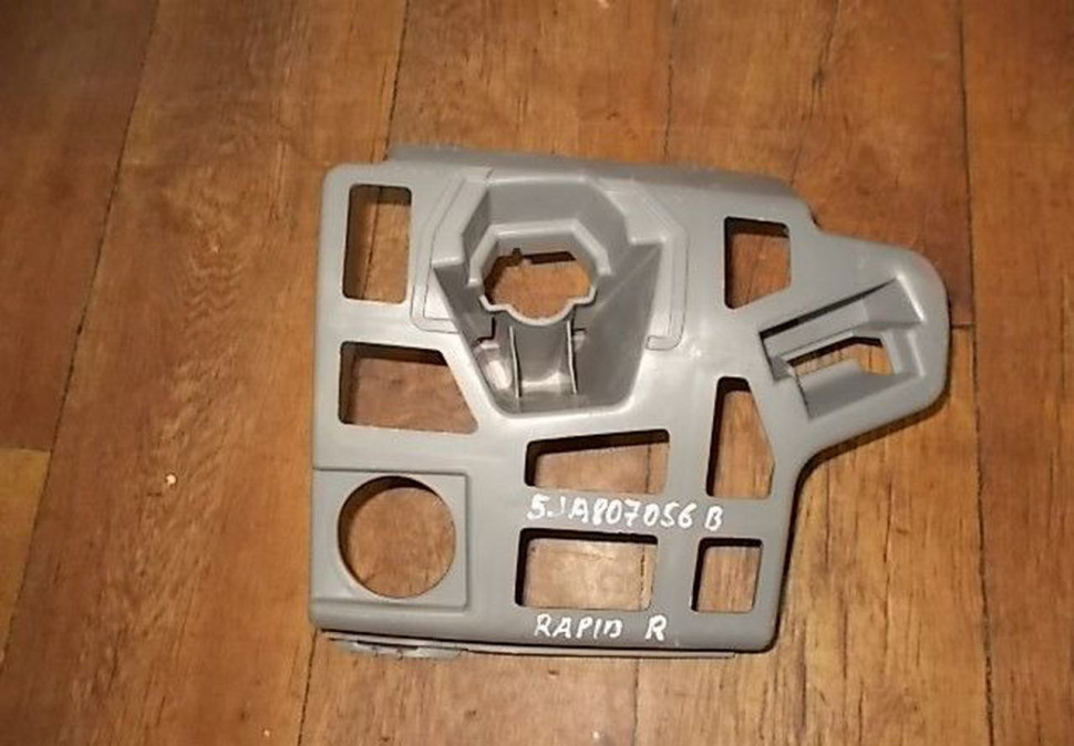 Кронштейн переднего бампера правый бу Skoda Rapid OEM 5JA807056B