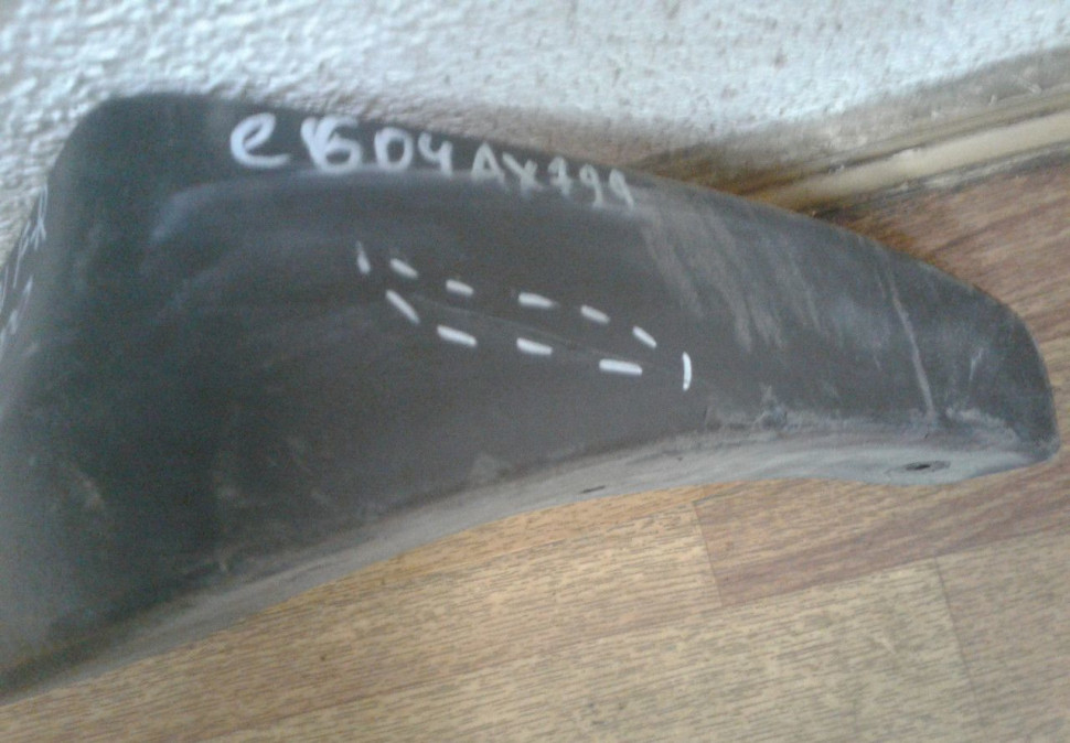 Брызговик передний правый Hyundai Tucson 3 oem 86832d7000 (трещина)