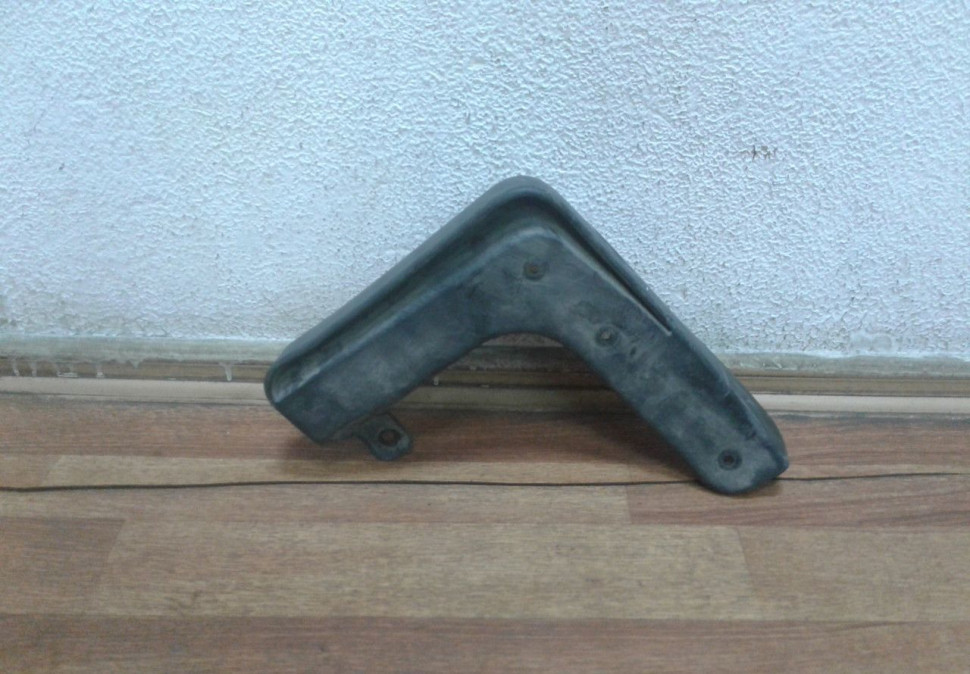 Брызговик передний правый Hyundai Tucson 3 oem 86832d7000 (трещина)