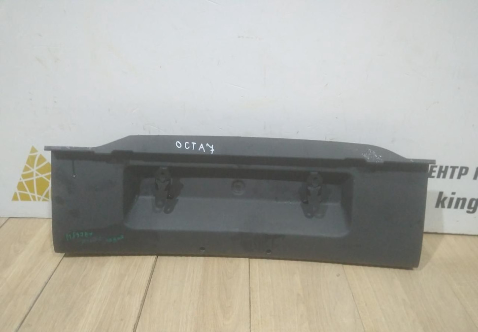Обивка задней панели бу Skoda Octavia A7 OEM 5E5863485