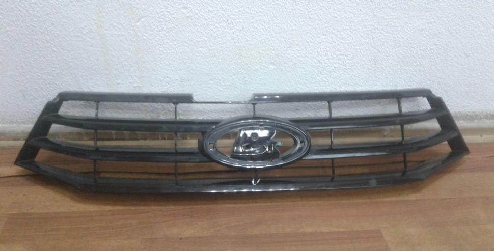 Решетка радиатора Lada Vesta oem 845000866 (мал. трещ.) (скл-3)