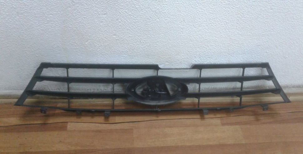 Решетка радиатора Lada Vesta oem 845000866 (мал. трещ.) (скл-3)