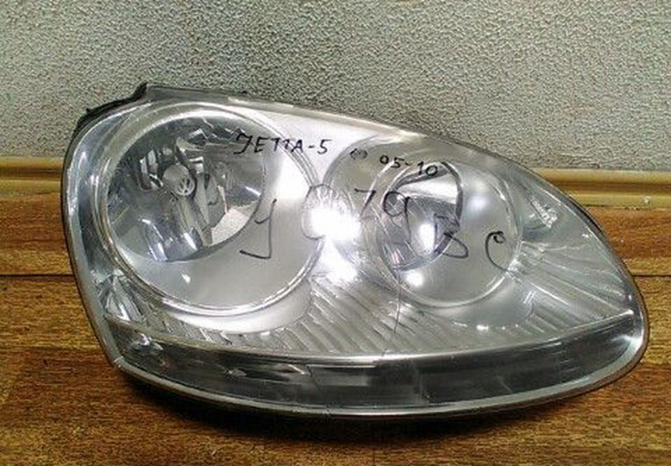 Фара правая Volkswagen Jetta 5 галоген сломано два крепления (05-10) oem 1k6941006p