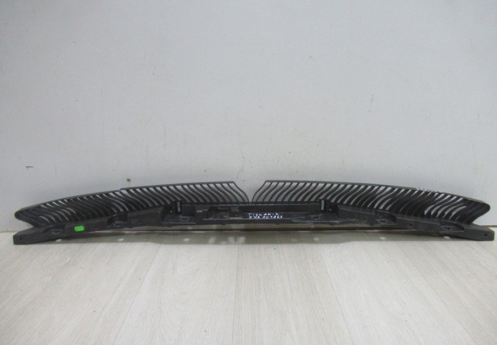 Кронштейн заднего бампера Volkswagen Tiguan 2 oem 5nr807863 (мал.трещ)