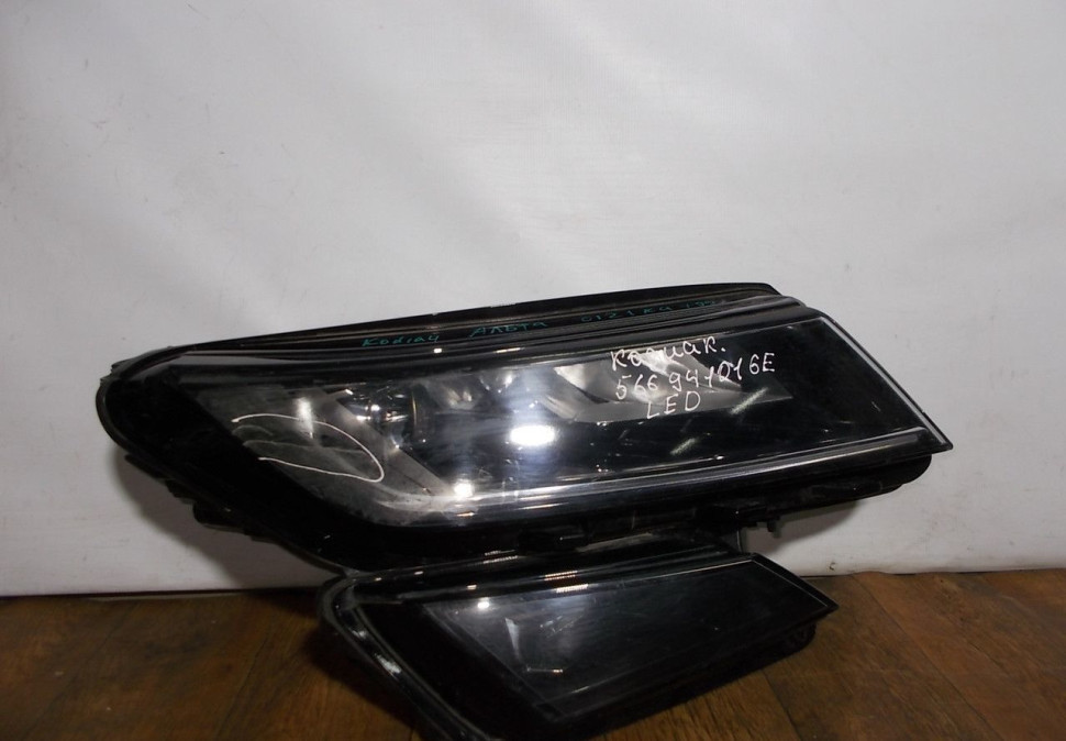 Фара ЛЭД LED правая бу Skoda Kodiaq OEM 566941016E