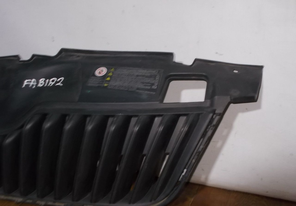 Решетка радиатора бу Skoda Fabia 2 OEM 5J0853668C Решетка радиатора бу Skoda Fabia 2 OEM 5J0853668C