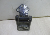 Петля двери задней левой нижняя Volkswagen Transporter T5 oem 7h0827153