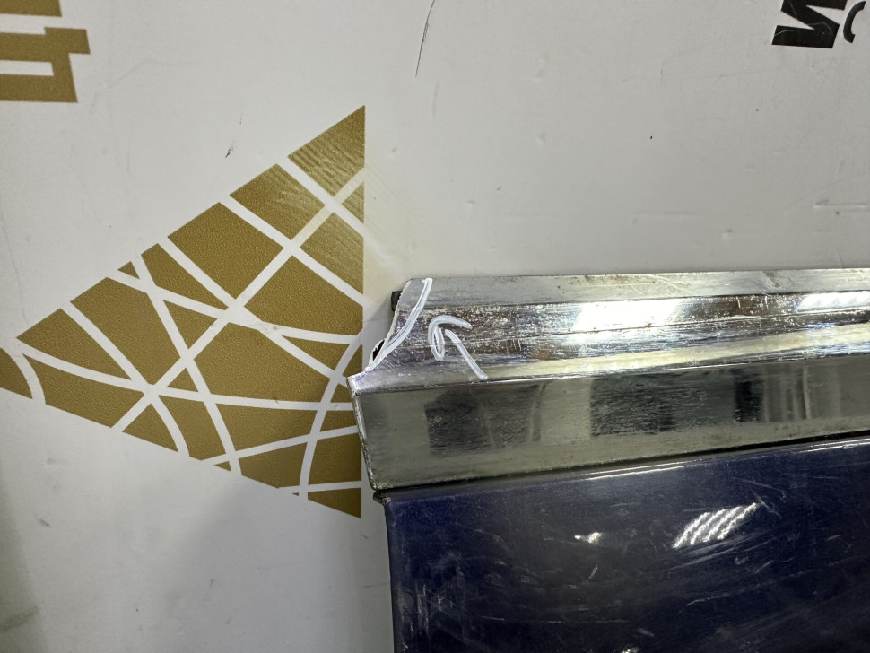 Молдинг двери пер прав Volkswagen Touareg 10- (скл-1) Молдинг двери пер прав Volkswagen Touareg 10- (скл-1)