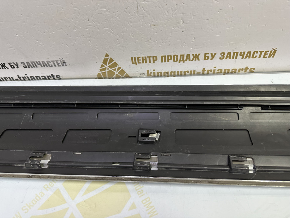 Молдинг двери пер прав Volkswagen Touareg 10- (скл-1) Молдинг двери пер прав Volkswagen Touareg 10- (скл-1)