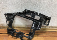 Кронштейн заднего бампера левый Volkswagen Touareg NF oem 7P6807393