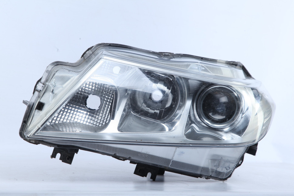 Фара галоген левая Suzuki Vitara 2 OEM 3532054P20