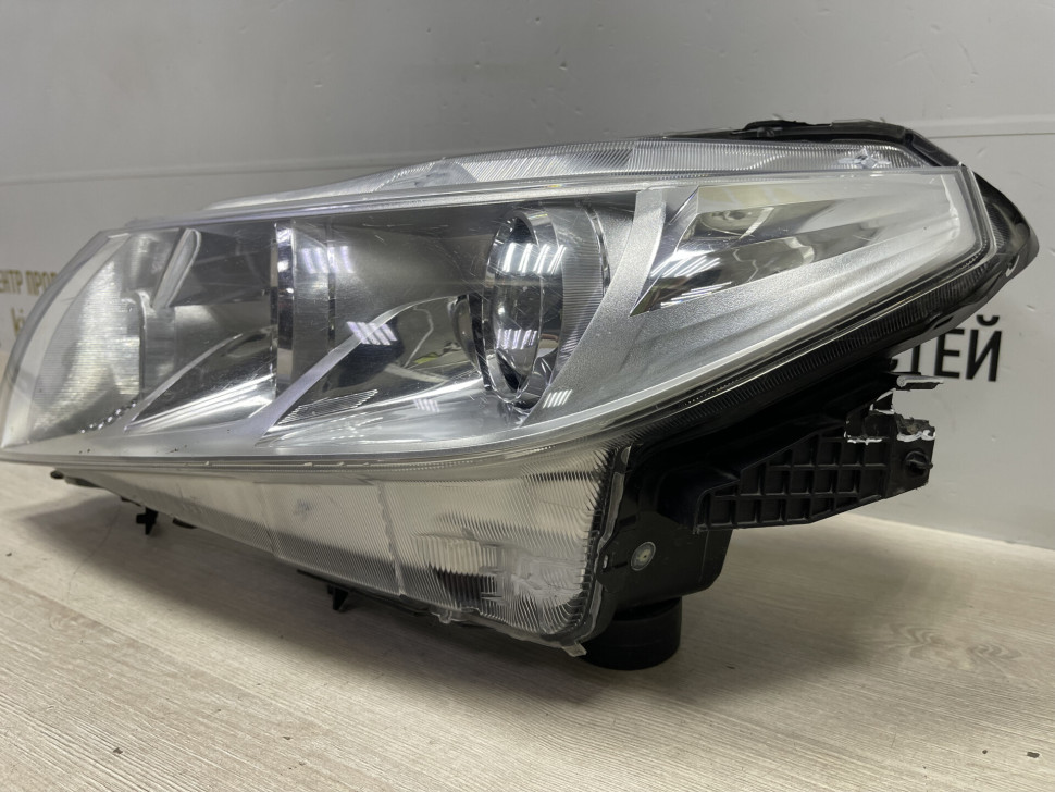 Фара галоген левая Suzuki Vitara 2 OEM 3532054P20