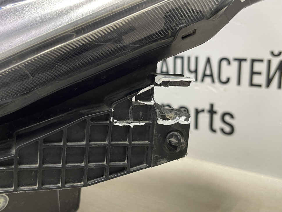 Фара галоген левая Suzuki Vitara 2 OEM 3532054P20