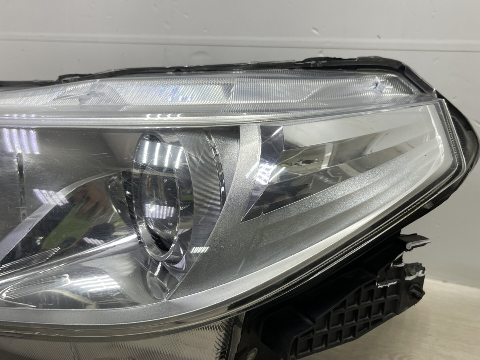 Фара галоген левая Suzuki Vitara 2 OEM 3532054P20