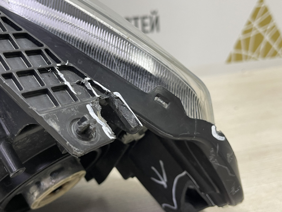 Фара галоген левая Suzuki Vitara 2 OEM 3532054P20