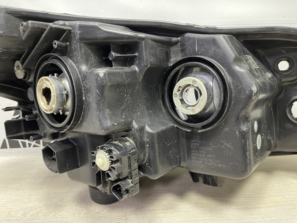 Фара галоген левая Suzuki Vitara 2 OEM 3532054P20