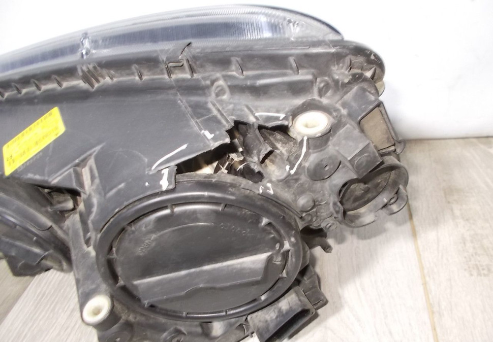 Фара правая бу Skoda Yeti OEM 5L1941016D