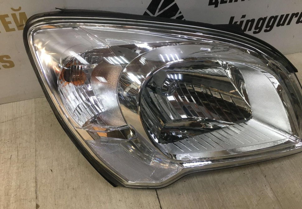 Фара правая Kia Sportage 2 2004-2008 OEM 921021F011