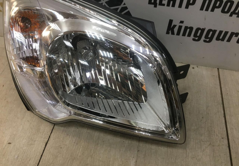 Фара правая Kia Sportage 2 2004-2008 OEM 921021F011