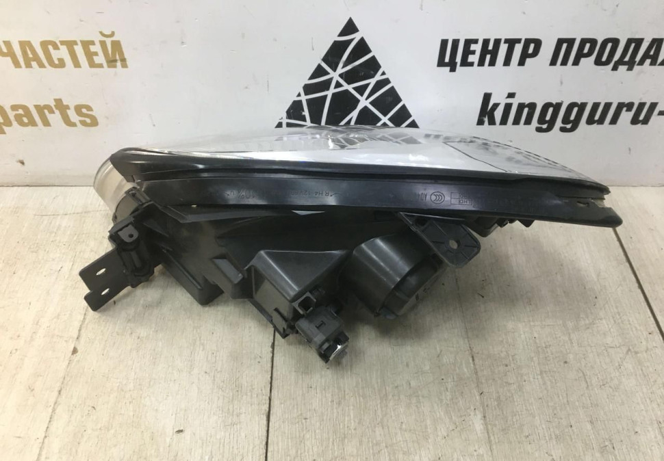 Фара правая Kia Sportage 2 2004-2008 OEM 921021F011