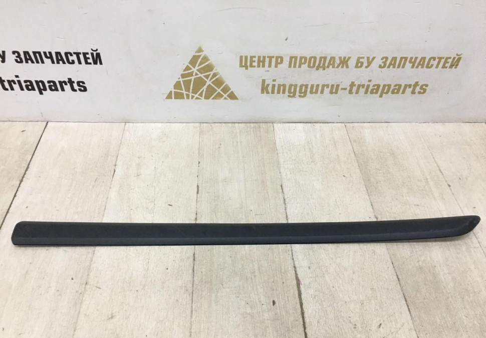 Молдинг двери передней правой Skoda Yeti 2009 oem 5l0853615