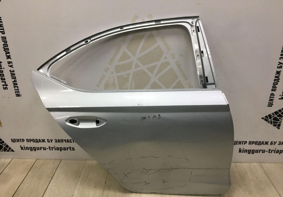 Дверь задняя правая Skoda Octavia A8 OEM 5E6833052A