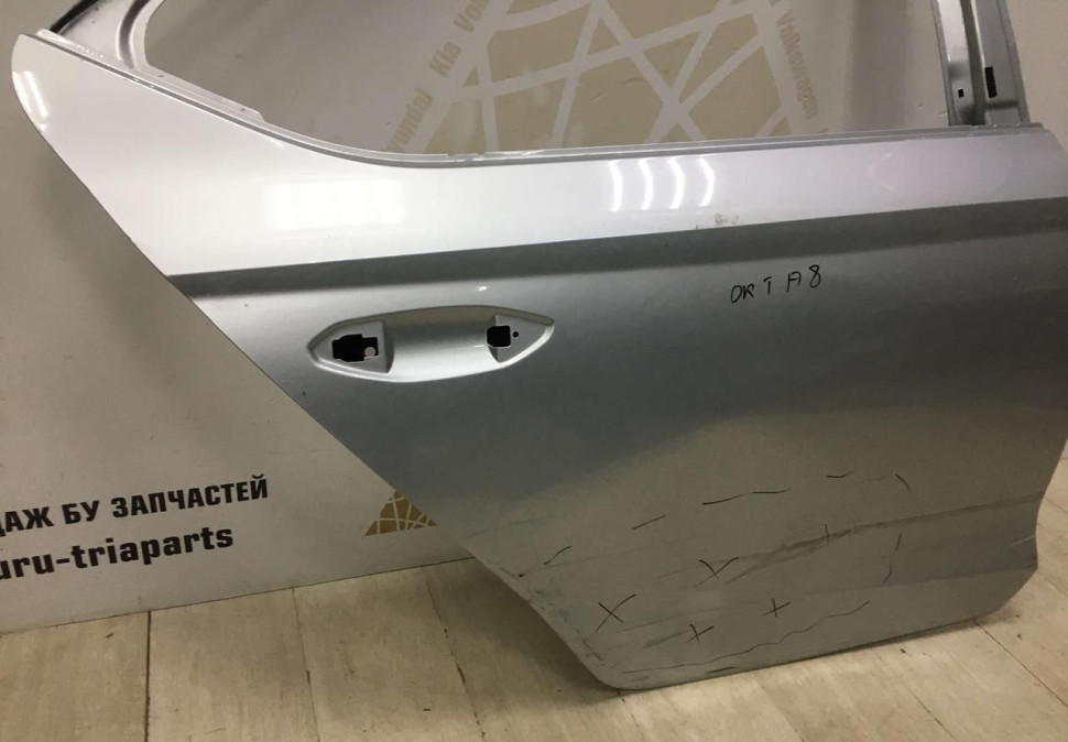 Дверь задняя правая Skoda Octavia A8 OEM 5E6833052A Дверь задняя правая Skoda Octavia A8 OEM 5E6833052A