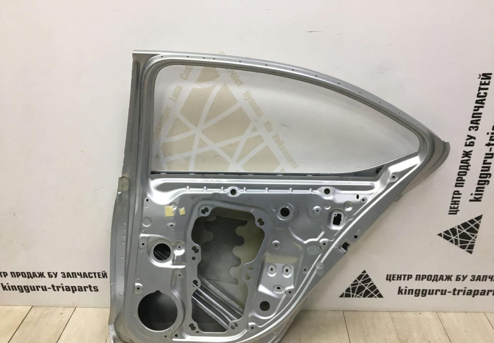Дверь задняя правая Skoda Octavia A8 OEM 5E6833052A Дверь задняя правая Skoda Octavia A8 OEM 5E6833052A