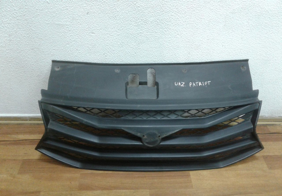Решетка радиатора Uaz Patriot 2 рестайл oem 31638840101 (скл-3)