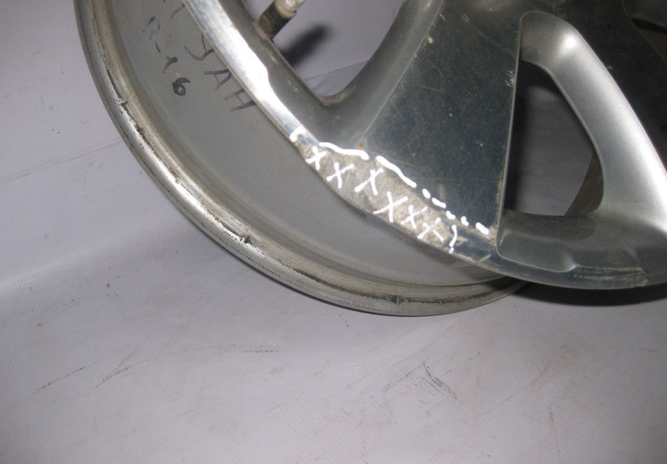 Диск литой Volkswagen Tiguan (11>) R16 oem 5n0601025 (дефект) (скл-3) Диск литой Volkswagen Tiguan (11>) R16 oem 5n0601025 (дефект) (скл-3)