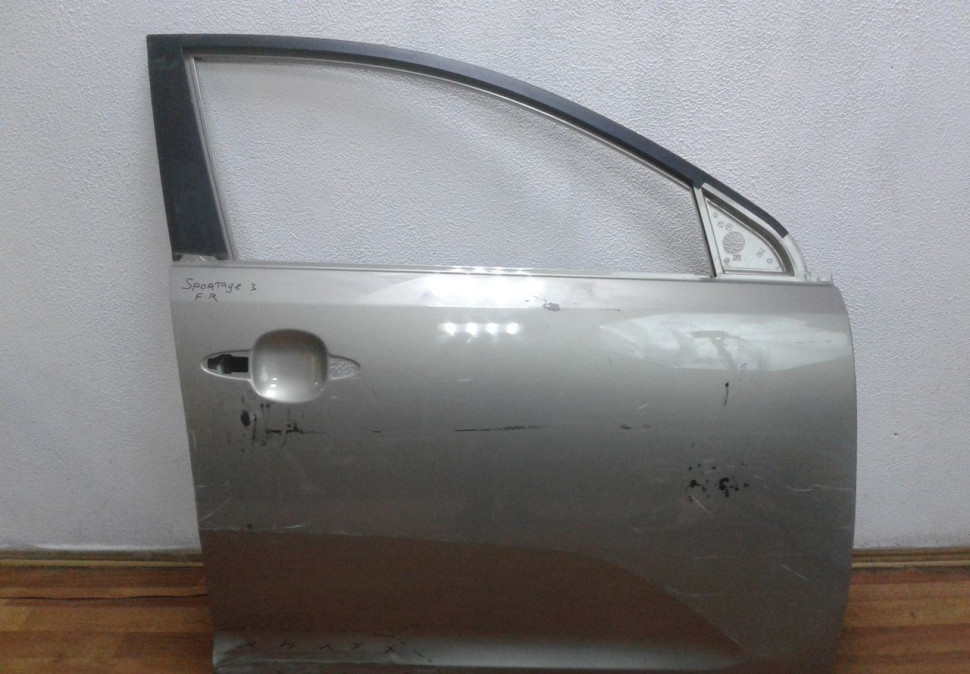 Дверь передняя правая Kia Sportage 3 (вмятина)