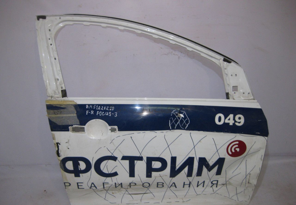 Дверь передняя правая Ford Focus 3 oem bm51a20220 (вмятина) (скл-3)