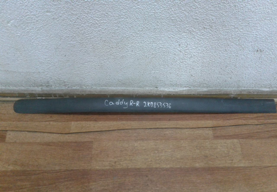 Молдинг двери задний правый Volkswagen Caddy 3 oem 2K0853536 (скл-3)