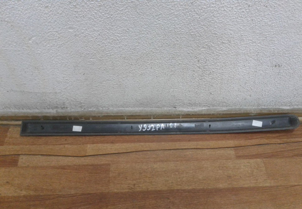 Молдинг двери задний правый Volkswagen Caddy 3 oem 2K0853536 (скл-3) Молдинг двери задний правый Volkswagen Caddy 3 oem 2K0853536 (скл-3)