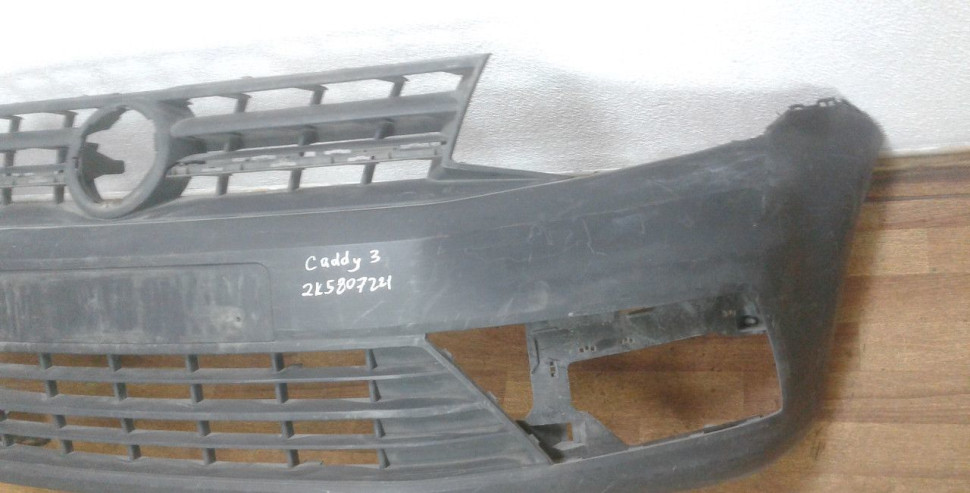Бампер передний Volkswagen Caddy 4 oem 2k5807221 (дефект)
