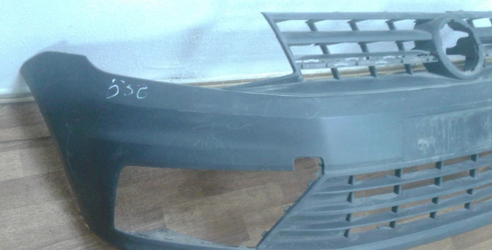 Бампер передний Volkswagen Caddy 4 oem 2k5807221 (дефект)