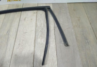 Уплотнитель стекла двери задний левый бу BMW X5 F15 OEM 51357289667