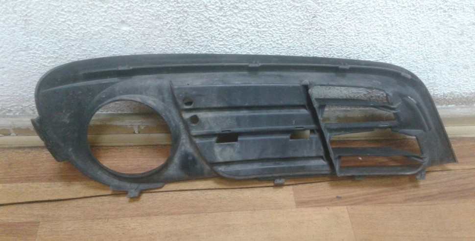 Решетка противотуманной фары левая бу BMW 5 F10 OEM 51117331735