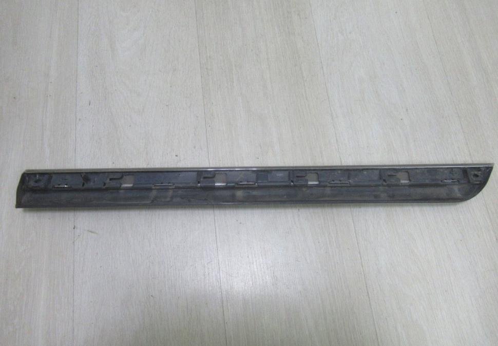 Молдинг  двери задней правый Volkswagen Passat B8 универсал oem 3G0854950D