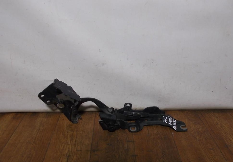 Петля капота правая бу BMW 2 F45 OEM 7300522 Петля капота правая бу BMW 2 F45 OEM 7300522