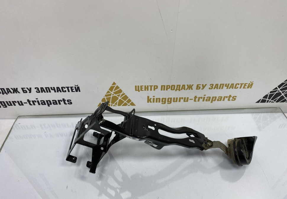 Кронштейн под фару правый BMW 3 F30 OEM 51647245792