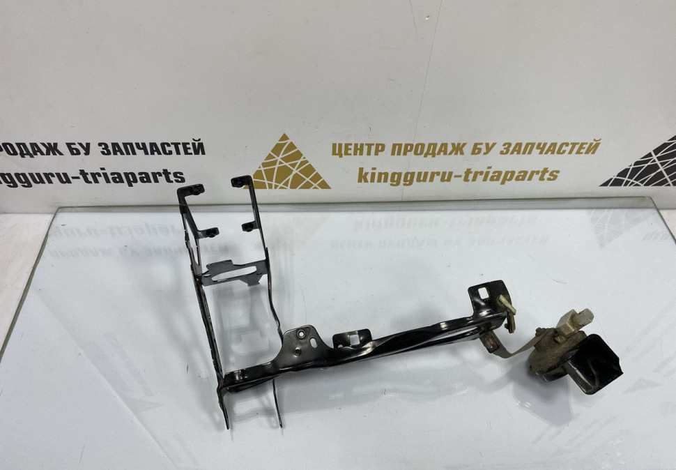 Кронштейн под фару правый BMW 3 F30 OEM 51647245792 Кронштейн под фару правый BMW 3 F30 OEM 51647245792