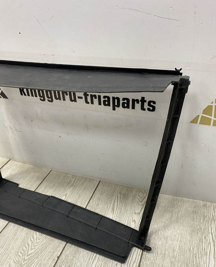 Дефлектор радиатора Renault Logan 2 OEM 215596207R Дефлектор радиатора Renault Logan 2 OEM 215596207R