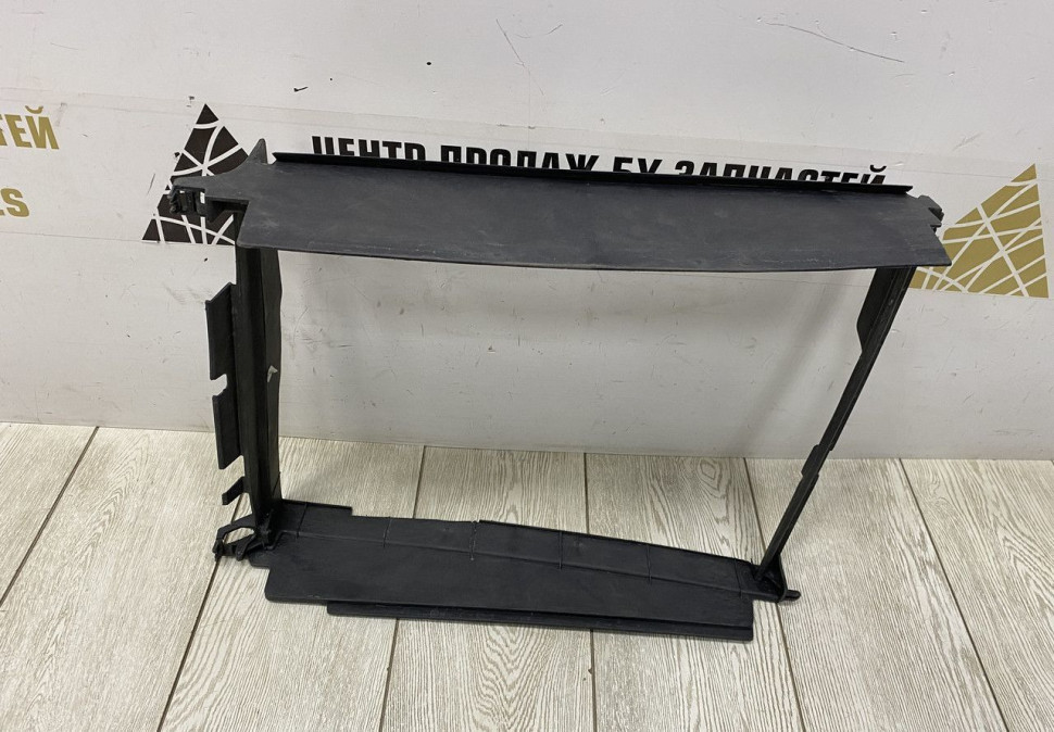 Дефлектор радиатора Renault Logan 2 OEM 215596207R