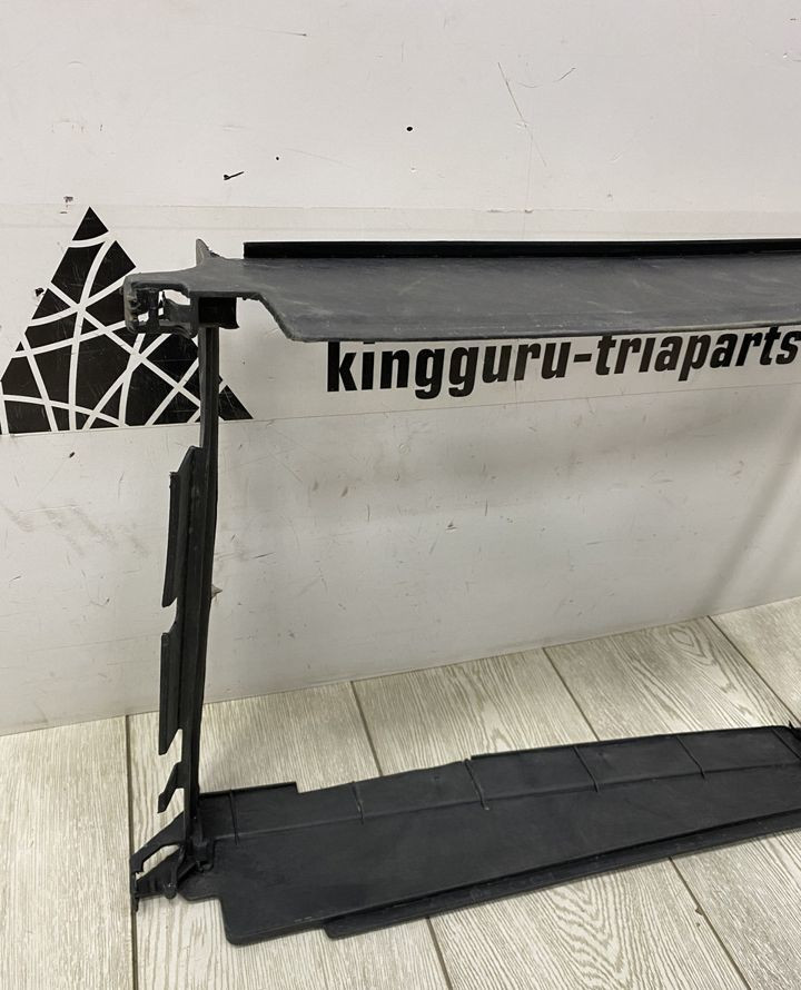Дефлектор радиатора Renault Logan 2 OEM 215596207R