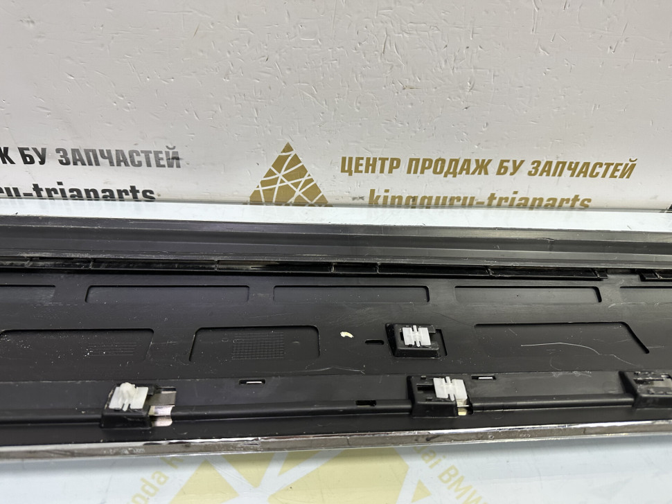 Молдинг двери передний правый Volkswagen Touareg 10- oem 7P6854940