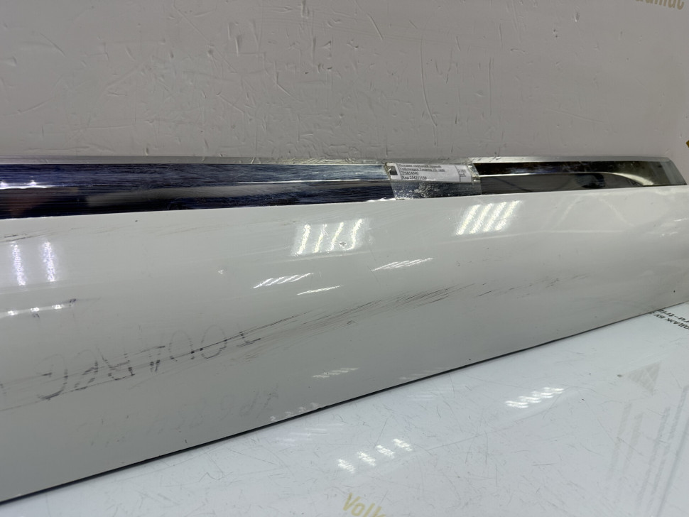 Молдинг двери передний правый Volkswagen Touareg 10- oem 7P6854940 Молдинг двери передний правый Volkswagen Touareg 10- oem 7P6854940