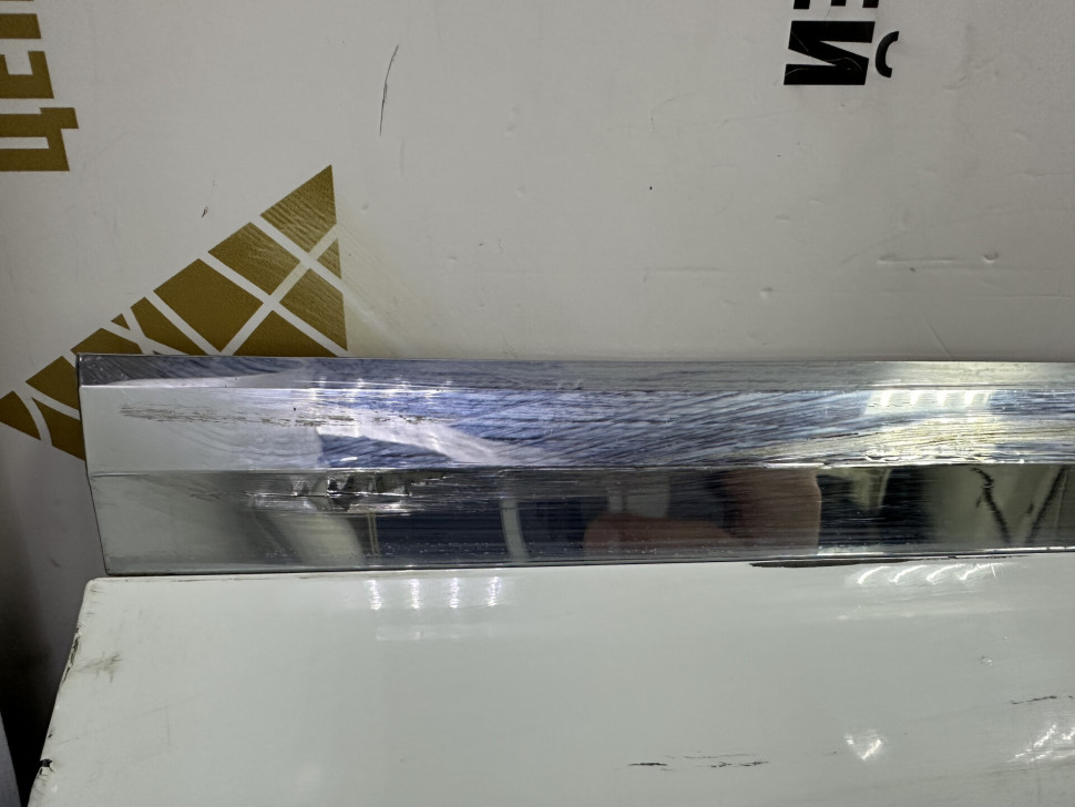 Молдинг двери передний правый Volkswagen Touareg 10- oem 7P6854940 Молдинг двери передний правый Volkswagen Touareg 10- oem 7P6854940