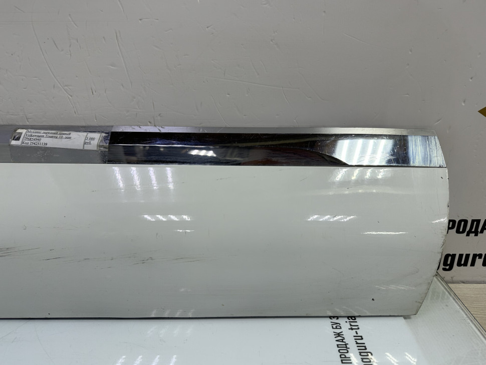 Молдинг двери передний правый Volkswagen Touareg 10- oem 7P6854940
