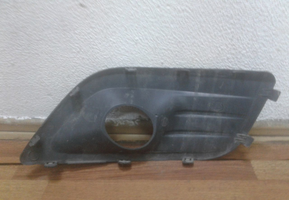 Накладка птф правая Lada Largus (12>) oem  845000252 (скл-3)